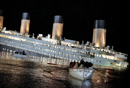 Titanic Lifeboat & Oar Miniature Reference Model